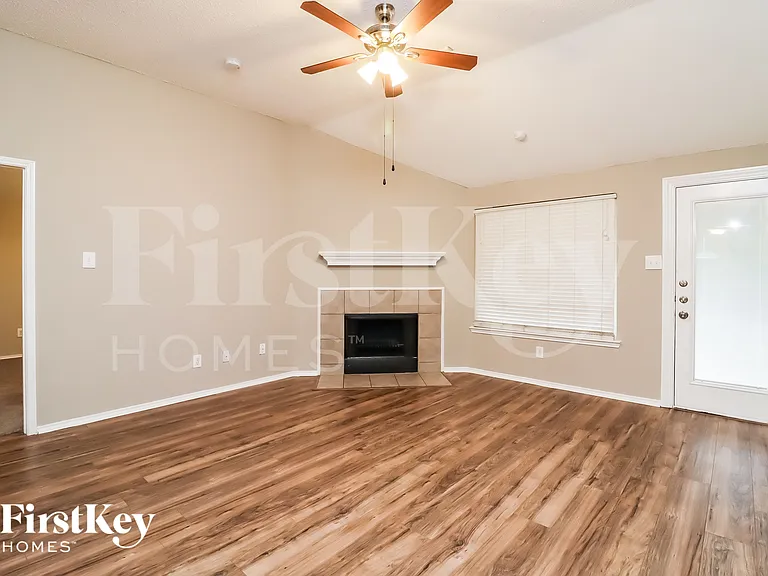 729 Ridge Top Dr — Photo 3