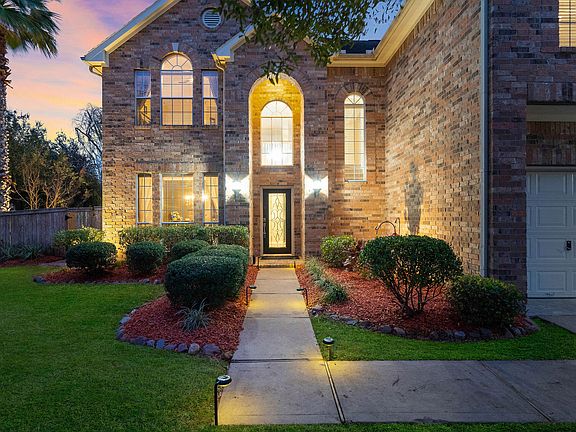 2nd image of 22103 Skyridge Ln