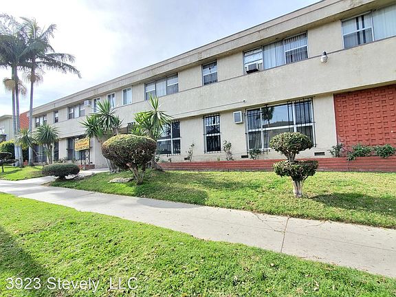2nd image of 3923 Stevely Ave APT 8