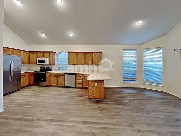 4th image of 644 Caravan Dr