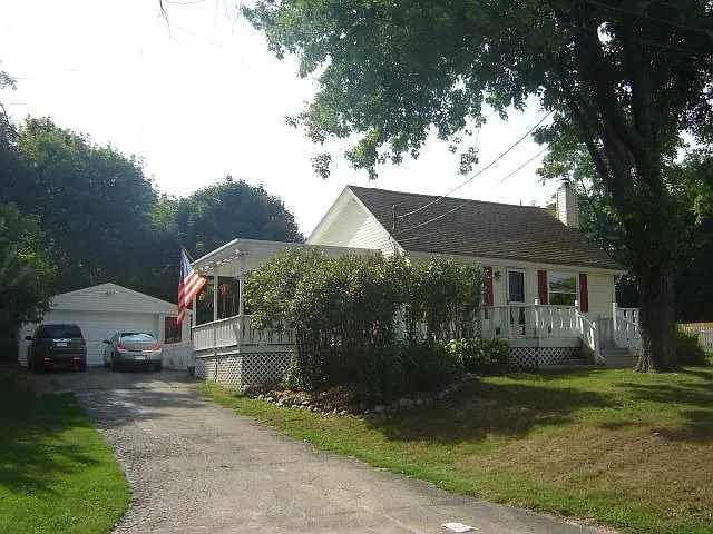 2908 Harvey St photo 1