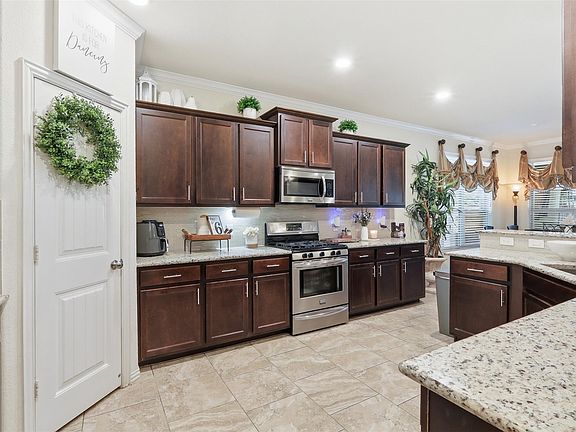 5th image of 802 S Chamfer Way