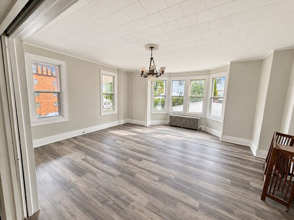 287 E Main St