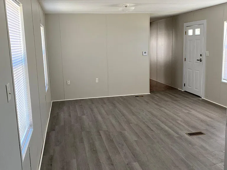 403 Shorey Dr — Photo 3
