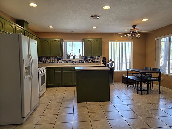 3rd image of 13527 E 53rd Ln