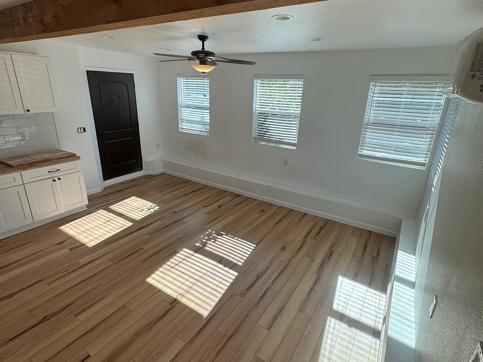 3043 Helix St — Photo 2