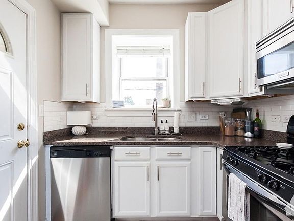 5th image of 4012 N Albany Ave #B-2