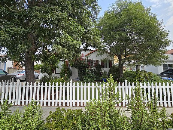 2nd image of 11301 Emelita St