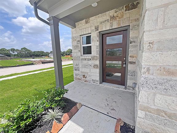 The Robin II- Front Porch