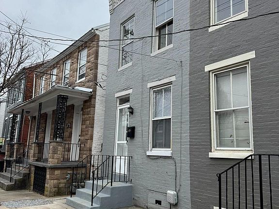 5th image of 122 W All Saints St