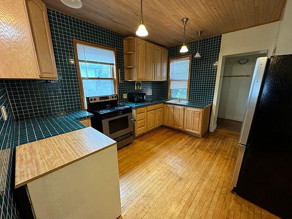 3rd image of 213 Miller Ave