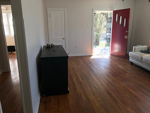Spacious den -newly painted -hardwood floors