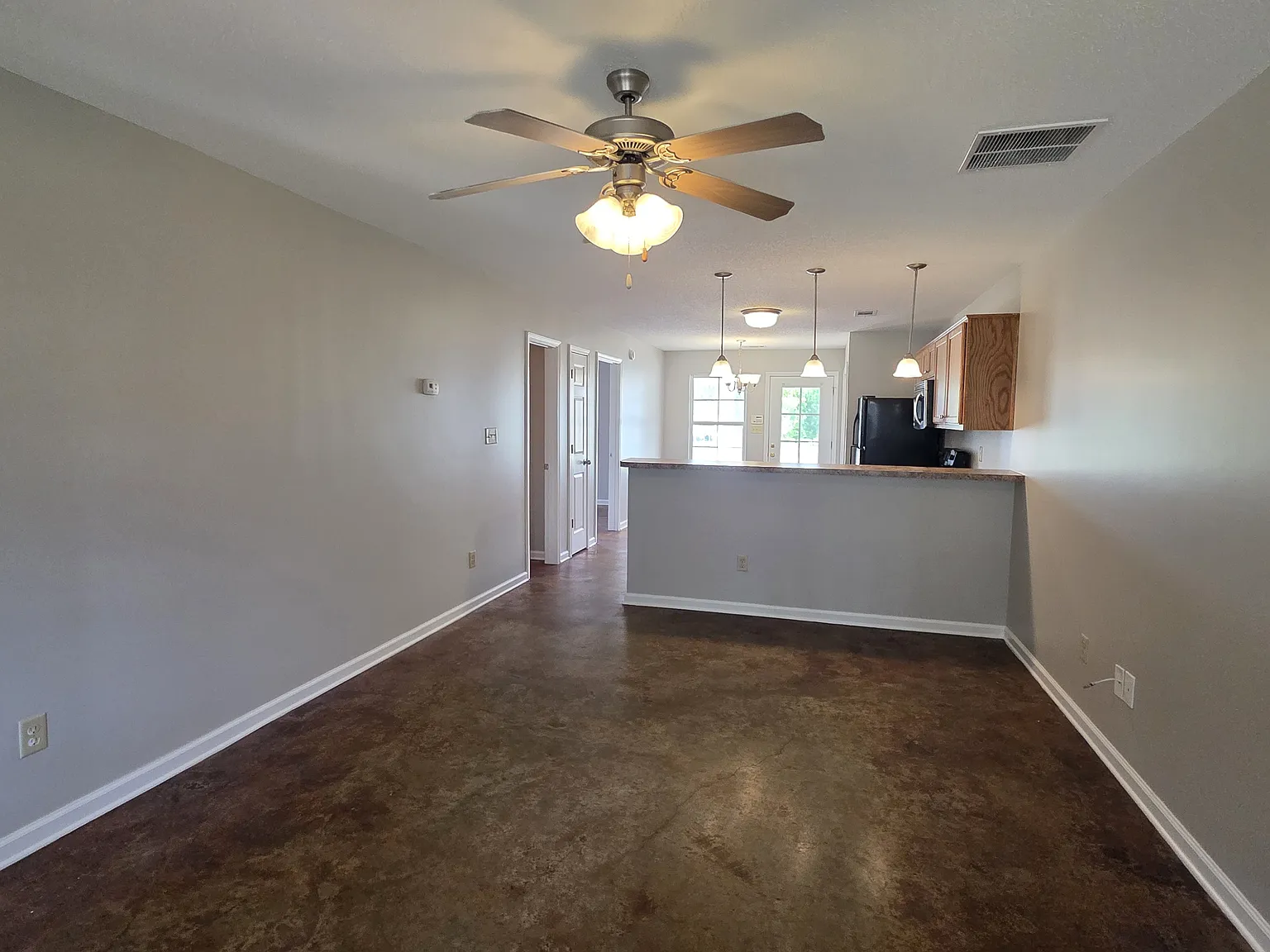 Newly Renovated! 2-Bed, 2-Bath Home — Photo 4
