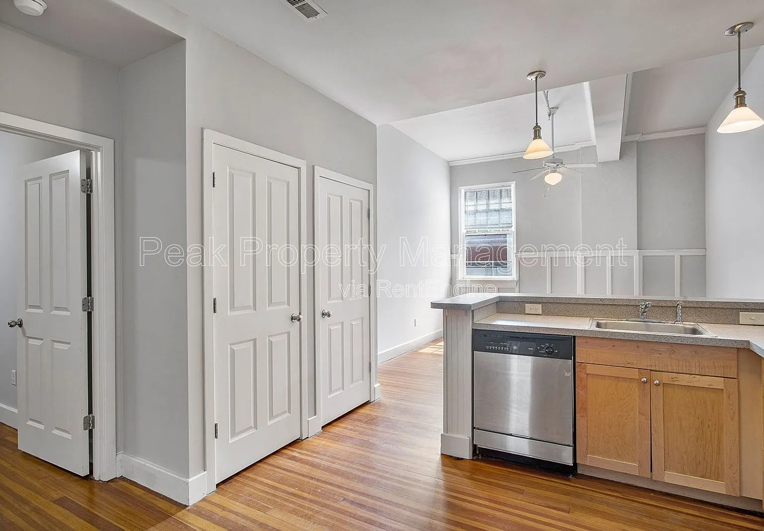 2 bed, 2.0 bath, 914 sqft, $1,599 — Photo 4