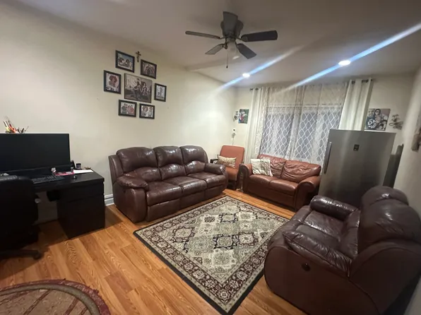 21 East 46th Street image 2 of 6