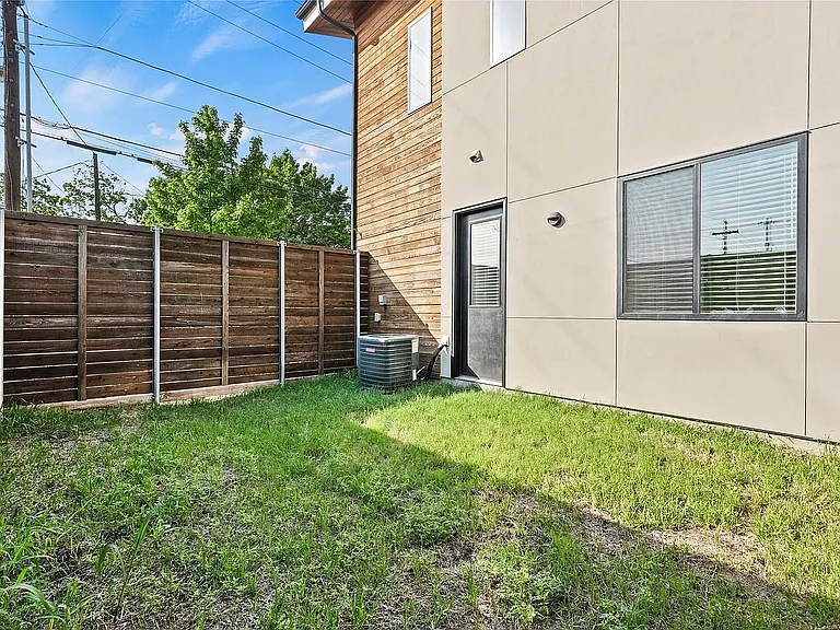 2120 Lovedale Ave #101 — Photo 18