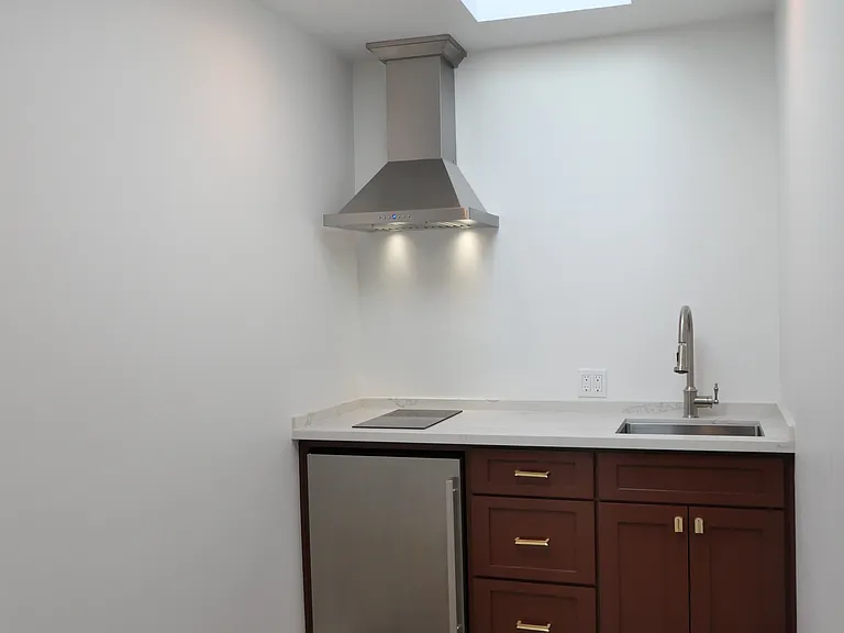 373 E Main St — Photo 14