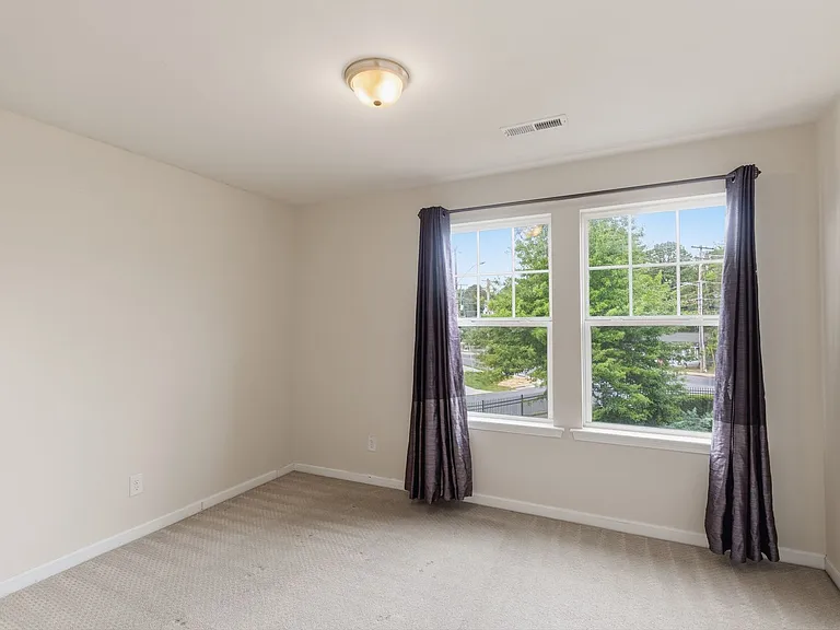 1502 Sharon Rd W — Photo 22