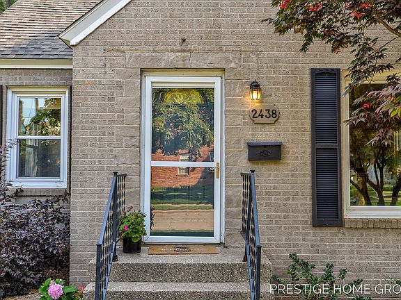 3rd image of 2438 College Ave SE