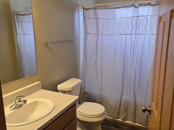 5th image of 94 E Montcalm St