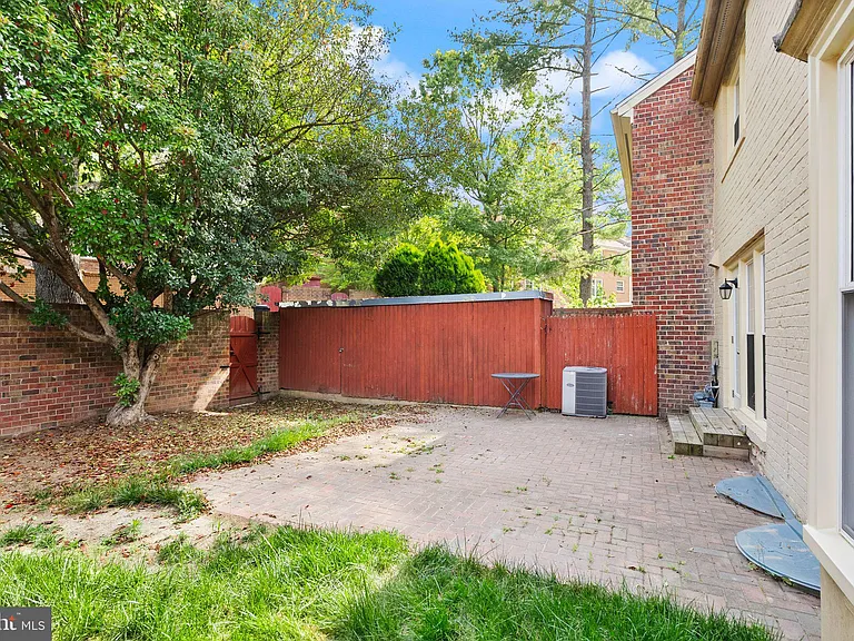 8330 Wickham Rd — Photo 49