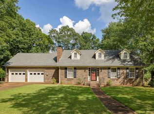 426 Robinhood Dr, Florence, AL 35633