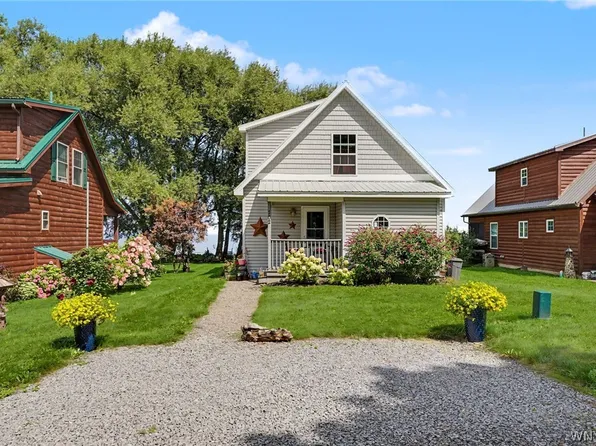 102 S Main St N, Kendall, NY 14476