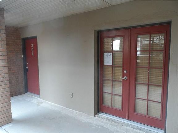 2nd image of 4433 Stanton St #304