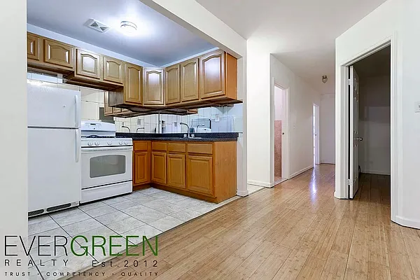 Rented by Safdie Realty Group | media 18