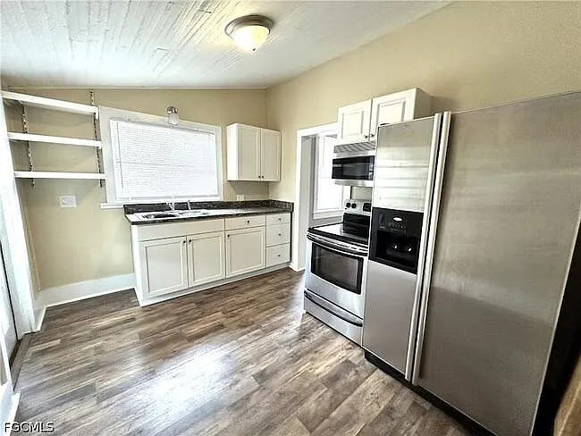1792 Hough St — Photo 3