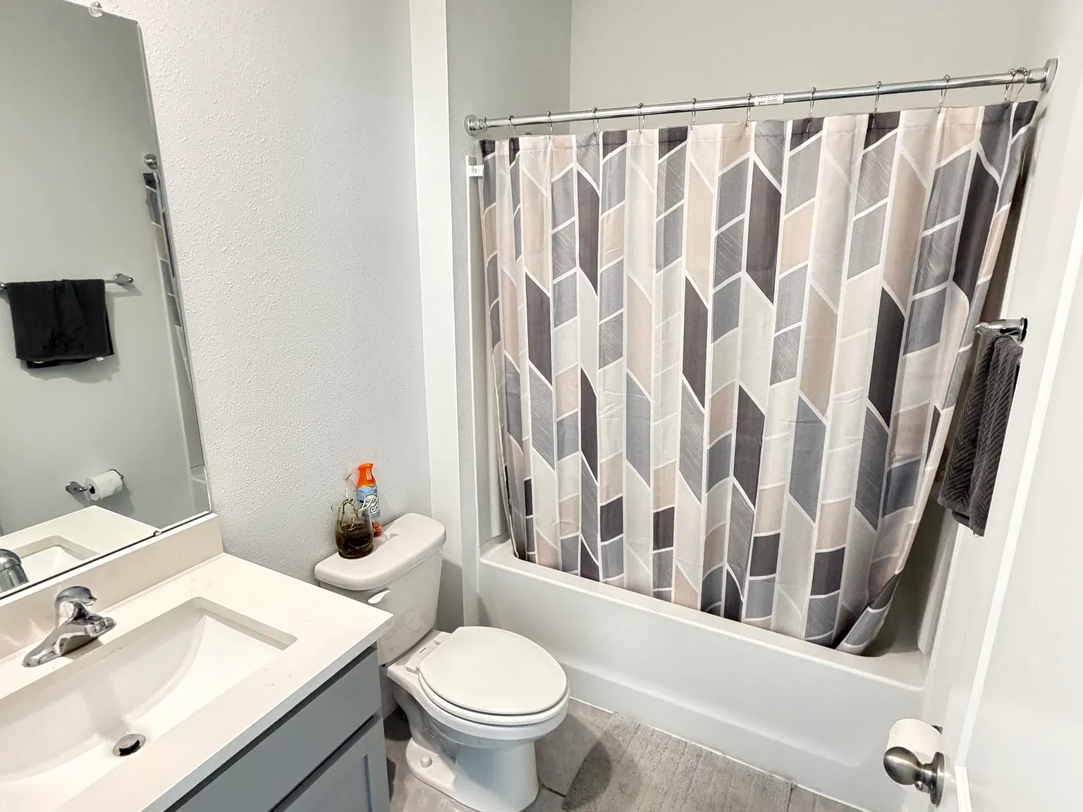 5 bed, 2601 sqft, $2,900 — Photo 3
