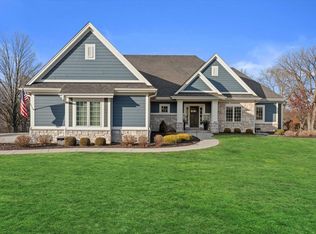 17860 Greenbrier Dr, Brookfield, WI 53045