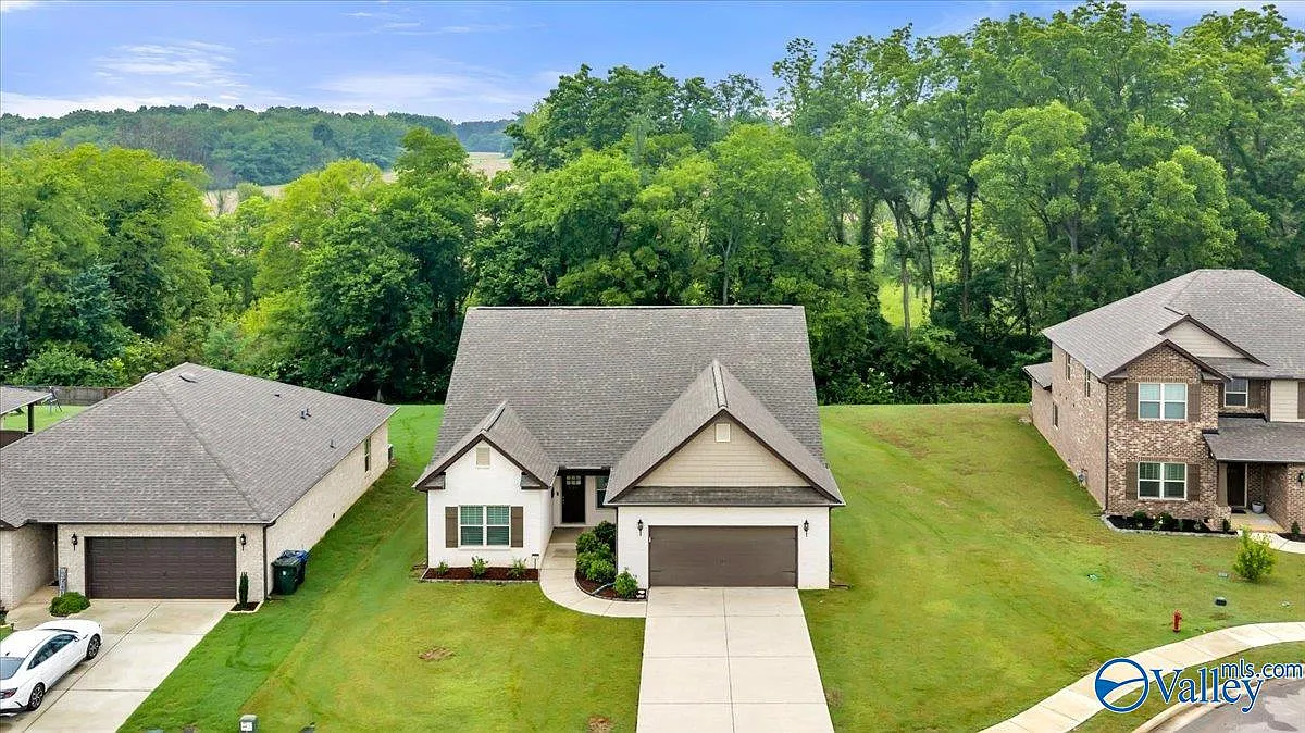 5 bed, 3.0 bath, 2591 sqft, $2,275 — Photo 1