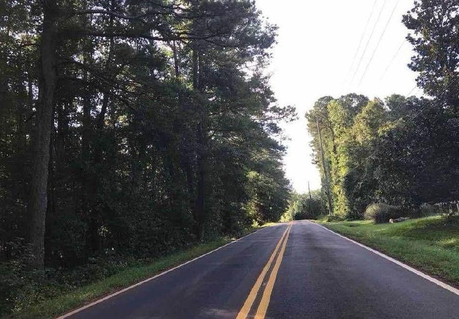 Exterior Neighborhood (street photo)