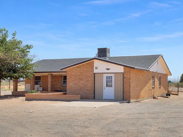 5302 Whispering Wind Dr, El Paso, TX 79938