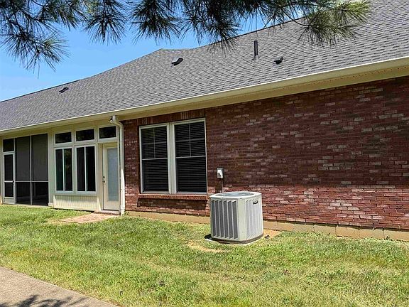 2nd image of 4490C Springhill Dr