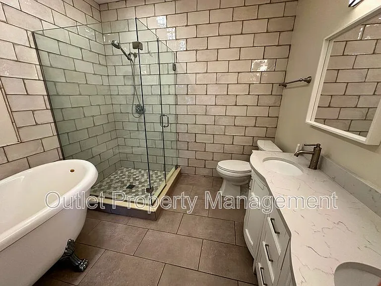 133 E Concord St #A — Photo 18