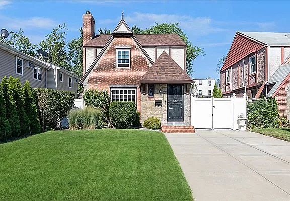 2nd image of 11590 218th St
