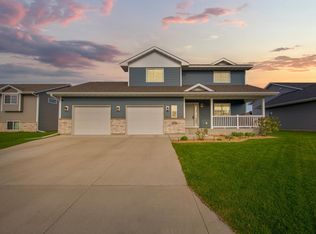 2070 Pratt Cir, Saint Peter, MN 56082