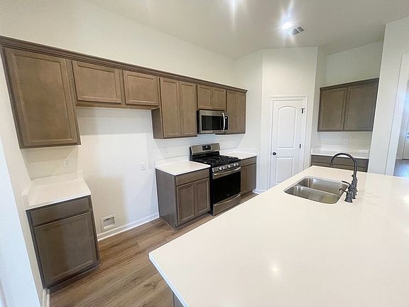 3rd image of 4503 Mimosa Ln