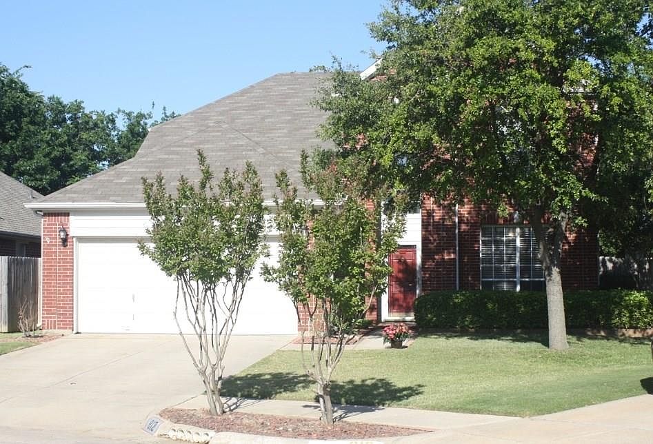1st image of 812 Lake Bluff Dr