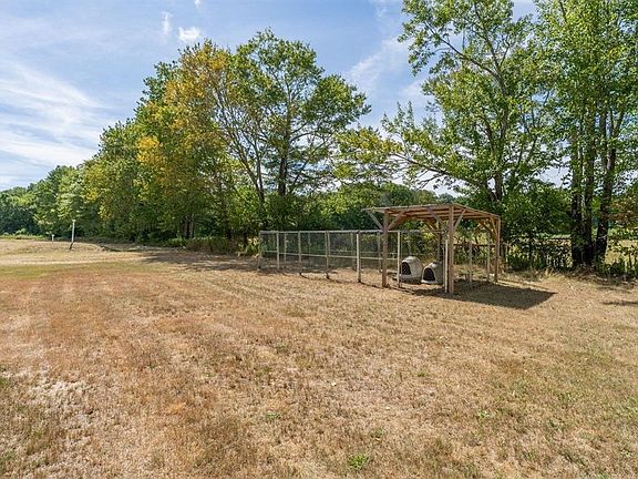 2nd image of 395 Greenhill Road