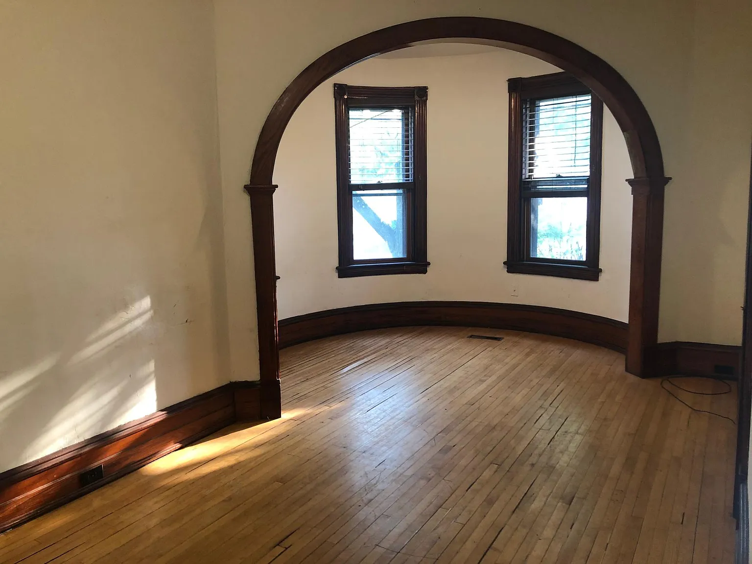 4 bed, 1800 sqft, $4,400 — Photo 3