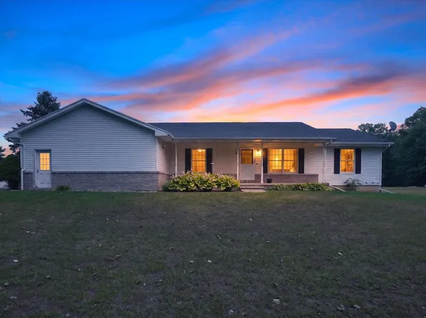 635 W Poplar St, Carson City, MI 48811