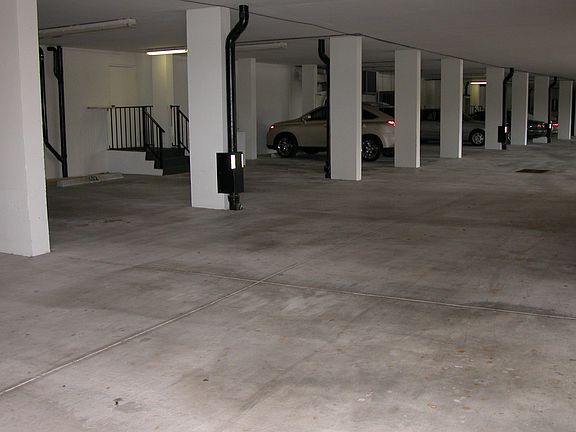 3rd image of 120 Lakeshore Dr APT 1136