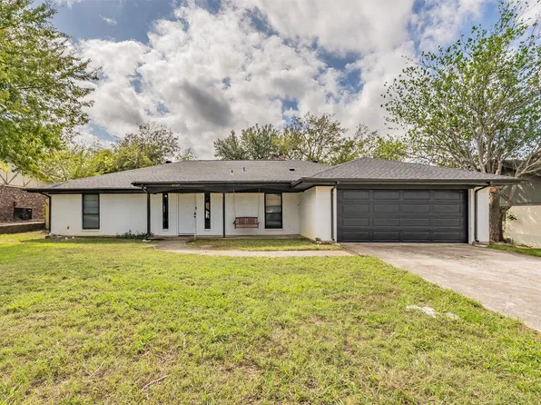 6704 Greenacres Dr, North Richland Hills, TX 76182