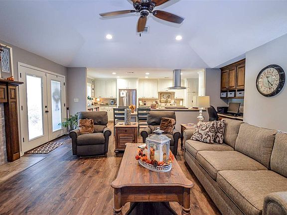 3rd image of 1103 Pinewood Blvd