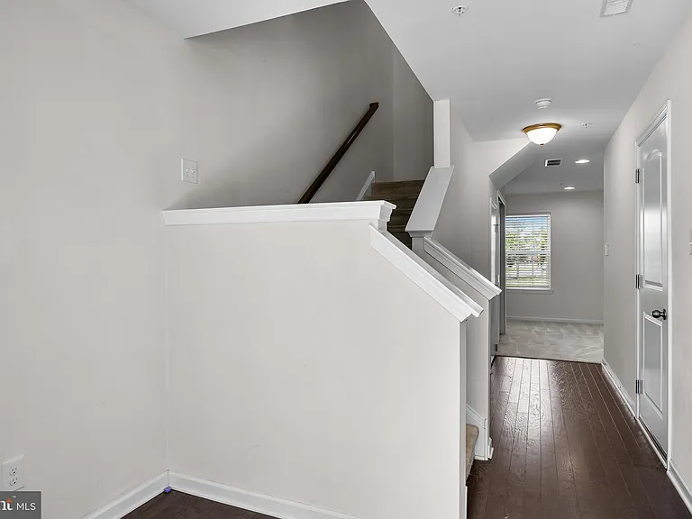 8 Iron Gate Rd — Photo 5
