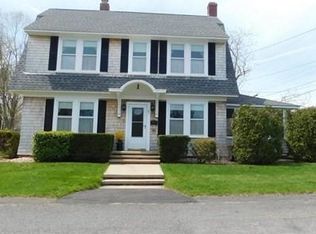 87 Oak St, Hyannis, MA 02601