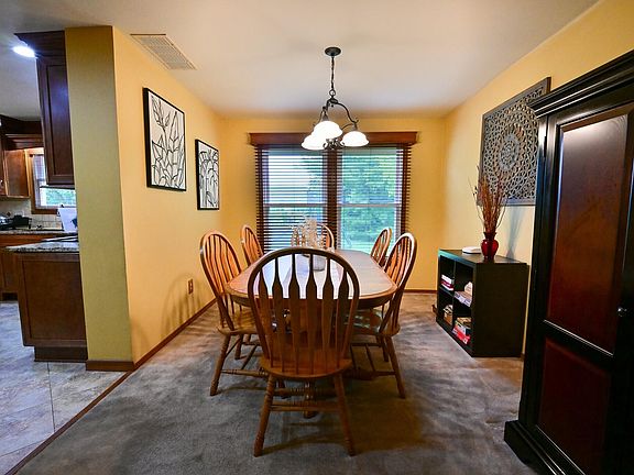 4th image of 2424 Rockingham Dr